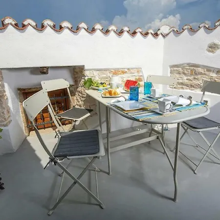 Boutique In With Roof Terrace