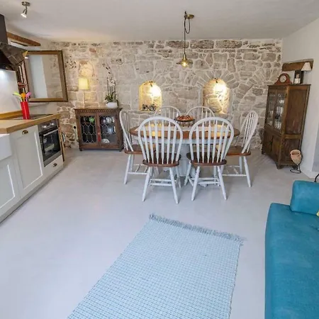 Boutique In With Roof Terrace *